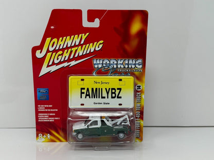 Johnny Lightning Working Class 1999 Ford F-450 Tow Truck 1:64 Diecast