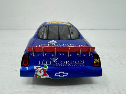 Action Nascar #24 Jeff Gordon Foundation Holiday Car 2004 Chevrolet 1:24 Diecast