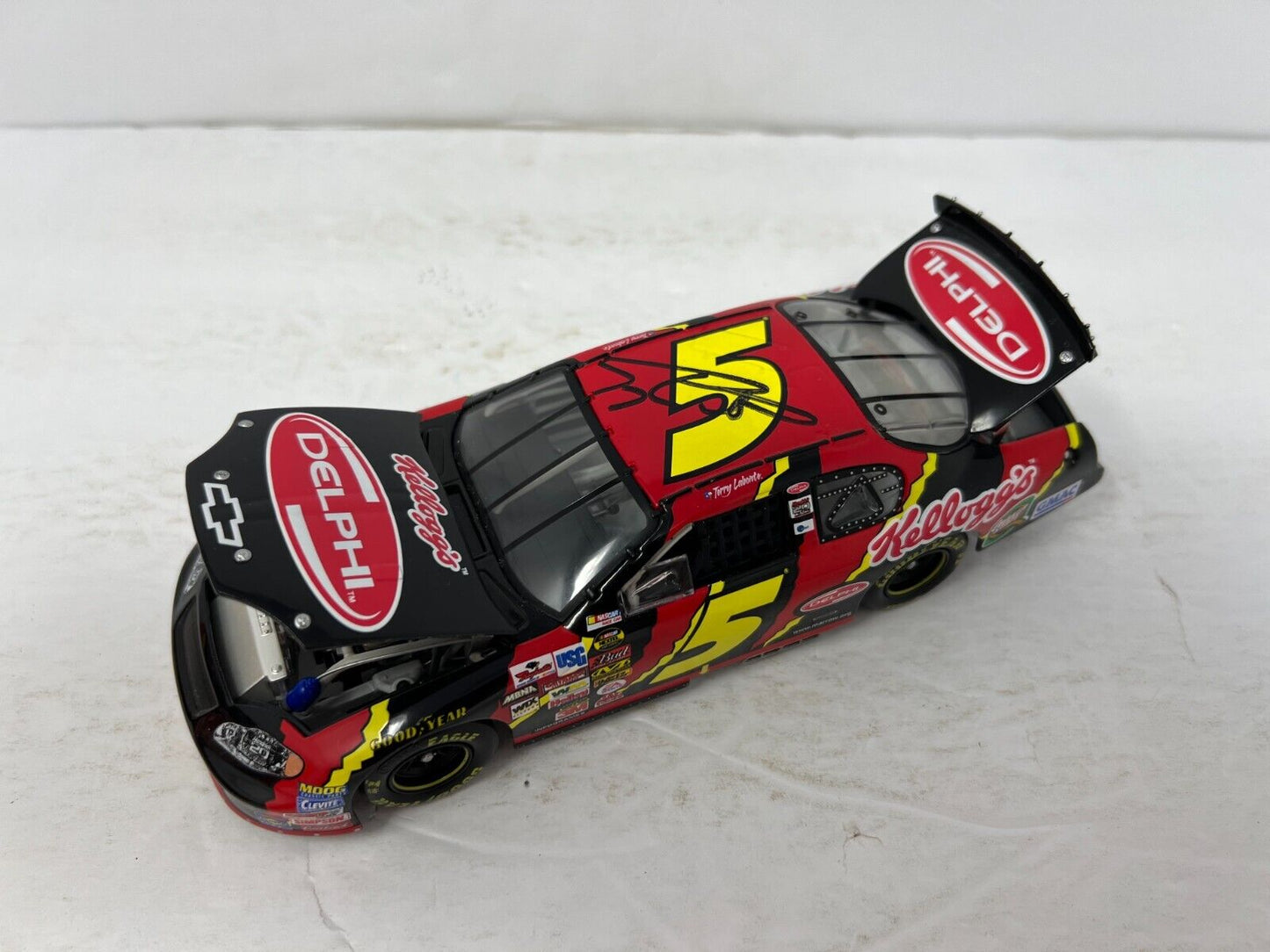 Action Nascar #5 Terry Labonte Kellogg's Delphi 1:24 Diecast Track Signature