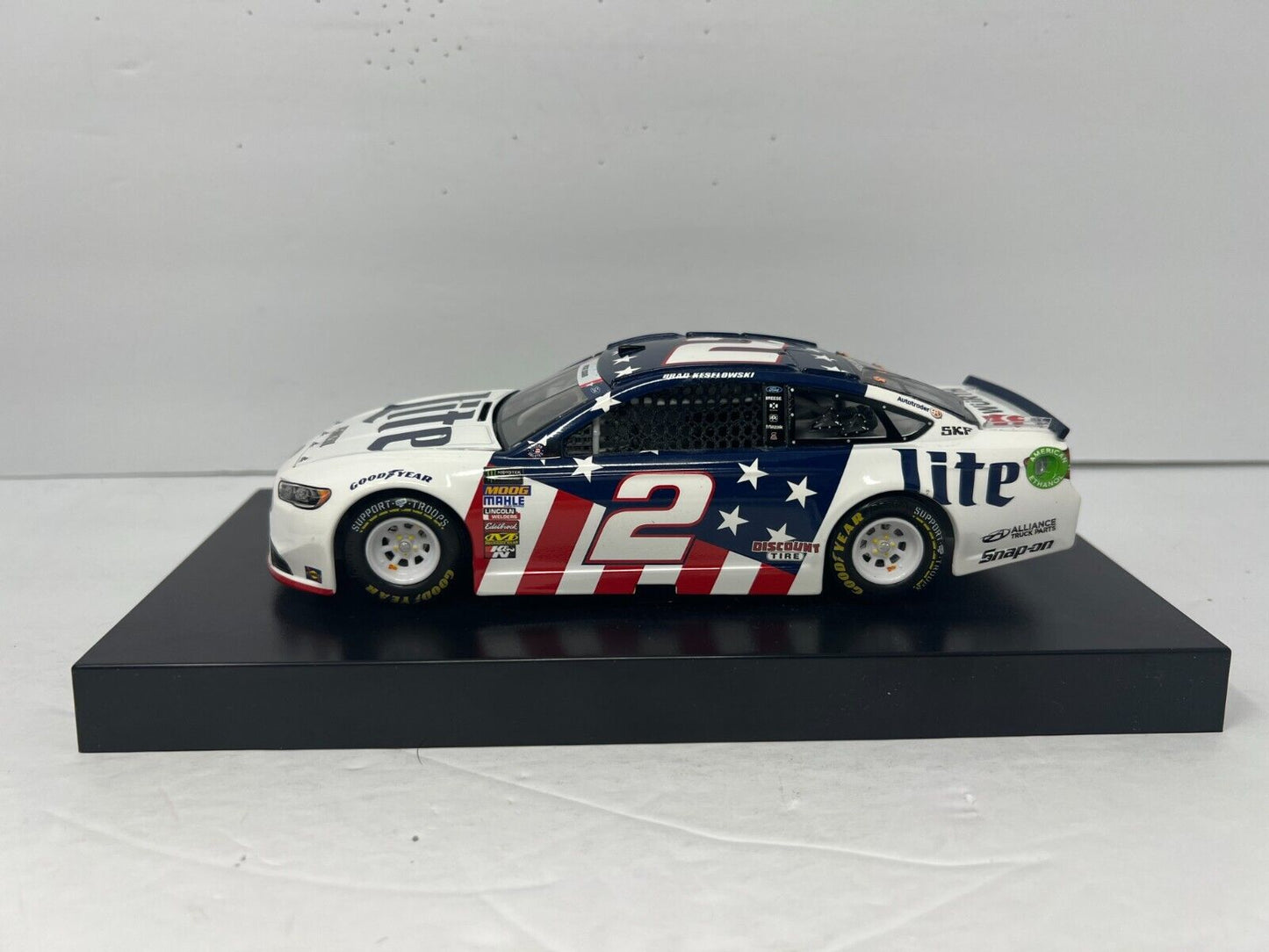 Lionel Racing #2 Brad Keselowski Miller Lite Patriotic 2018 Mustang 1:24 Diecast