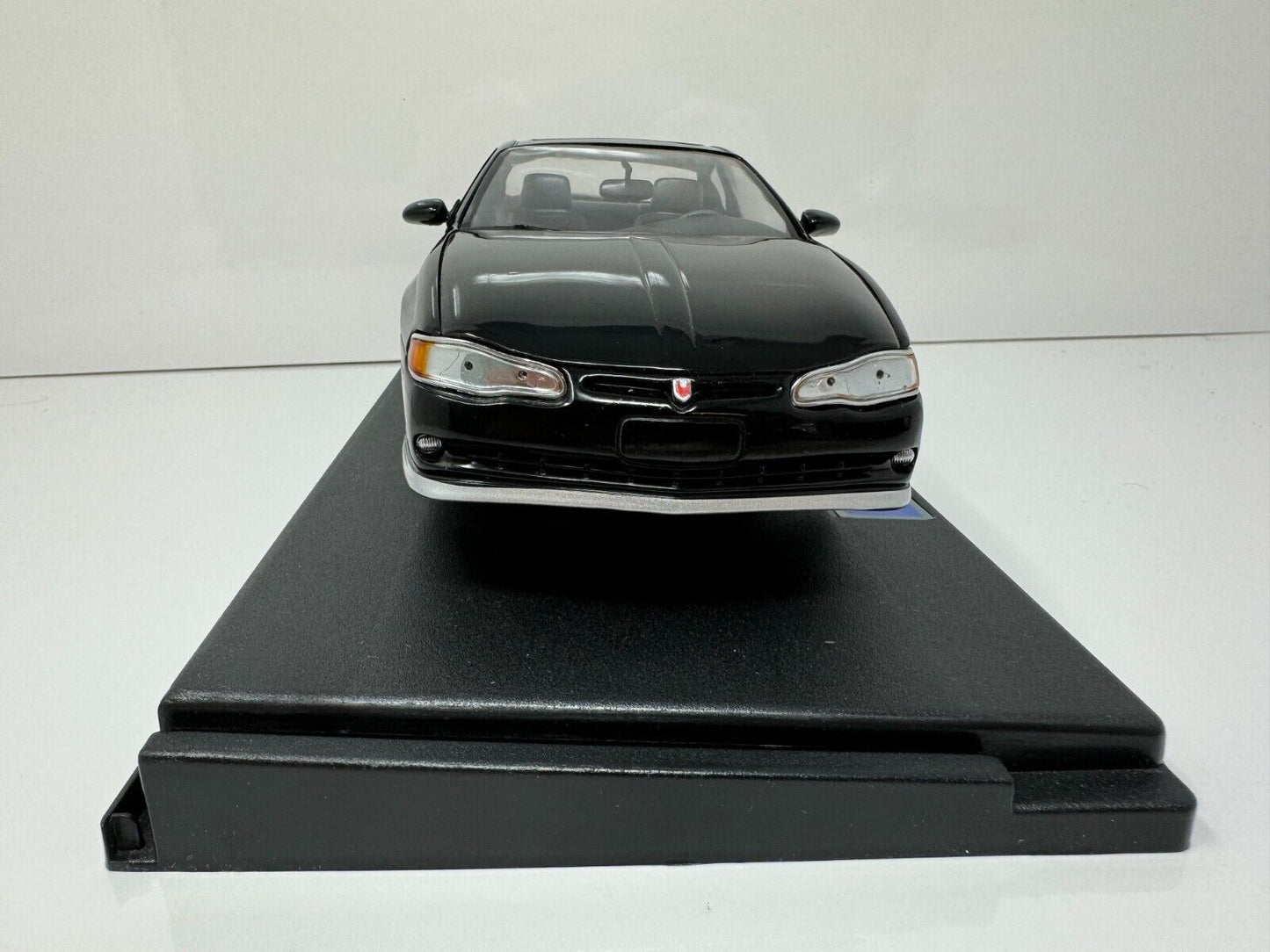 Sun Star 2000 Chevy Monte Carlo SS 1:18 Diecast