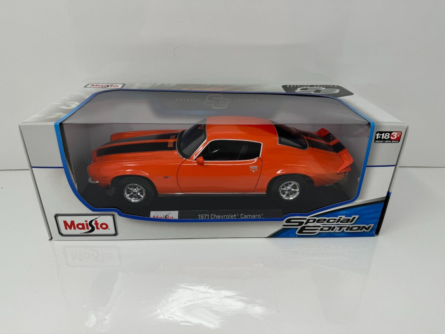 Maisto 1971 Chevrolet Camaro Special Edition 1:18 Diecast Orange