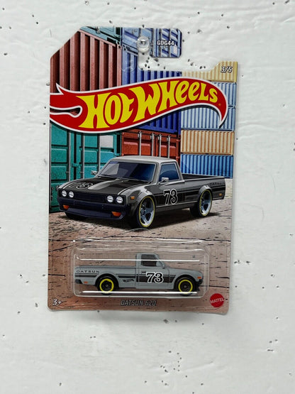 Hot Wheels Pickup Truck Series Datsun 620 Truck 1:64 Diecast V2