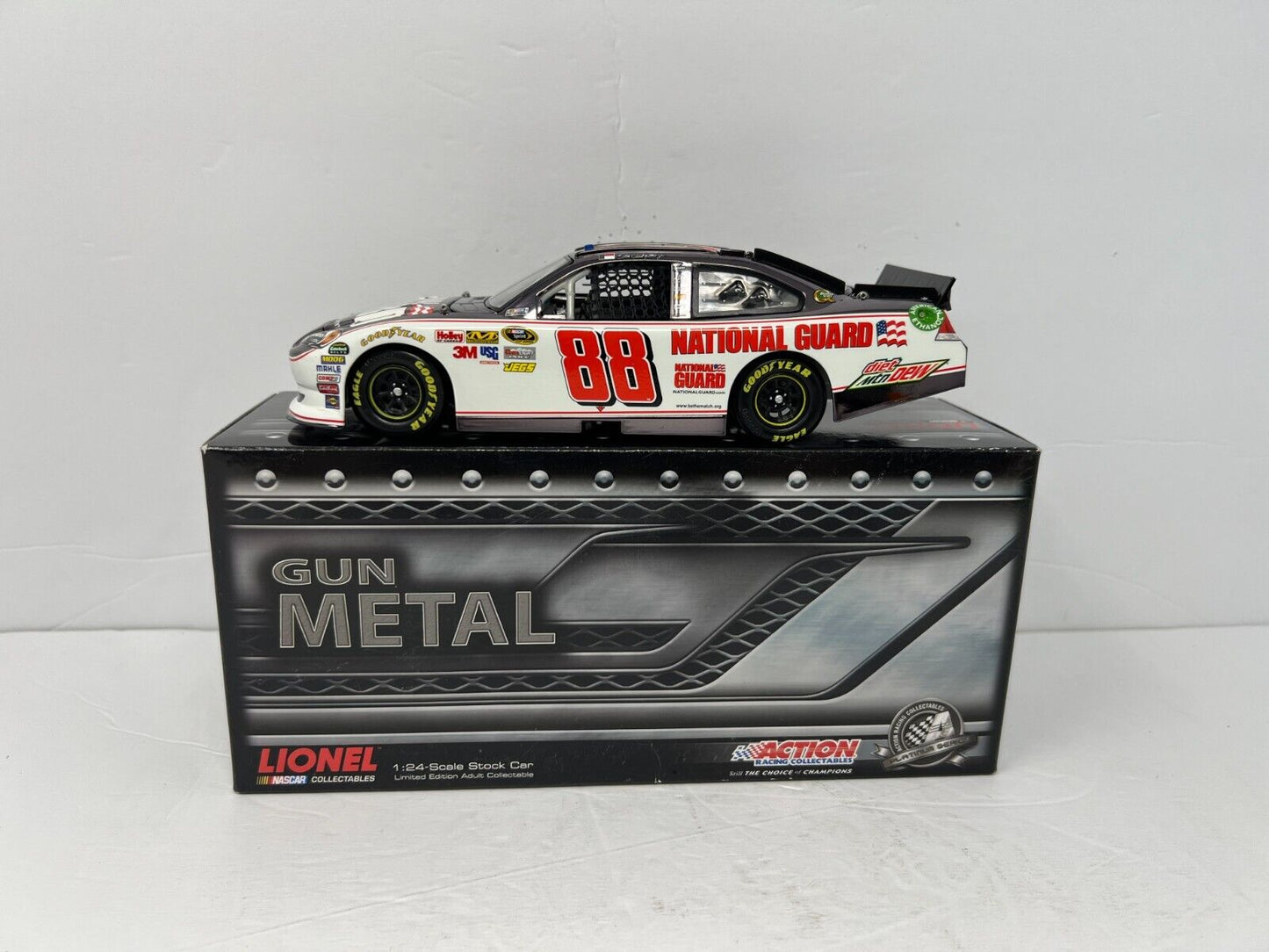 Lionel Nascar #88 Dale Earnhardt Jr. National Guard 2012 Gunmetal 1:24 Diecast