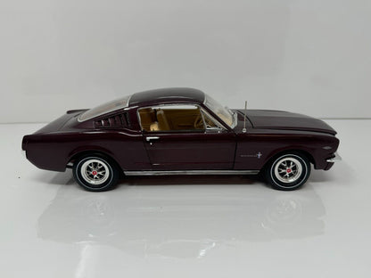 Auto World American Muscle 1965 Ford Mustang (2 + 2) 1:18 Diecast