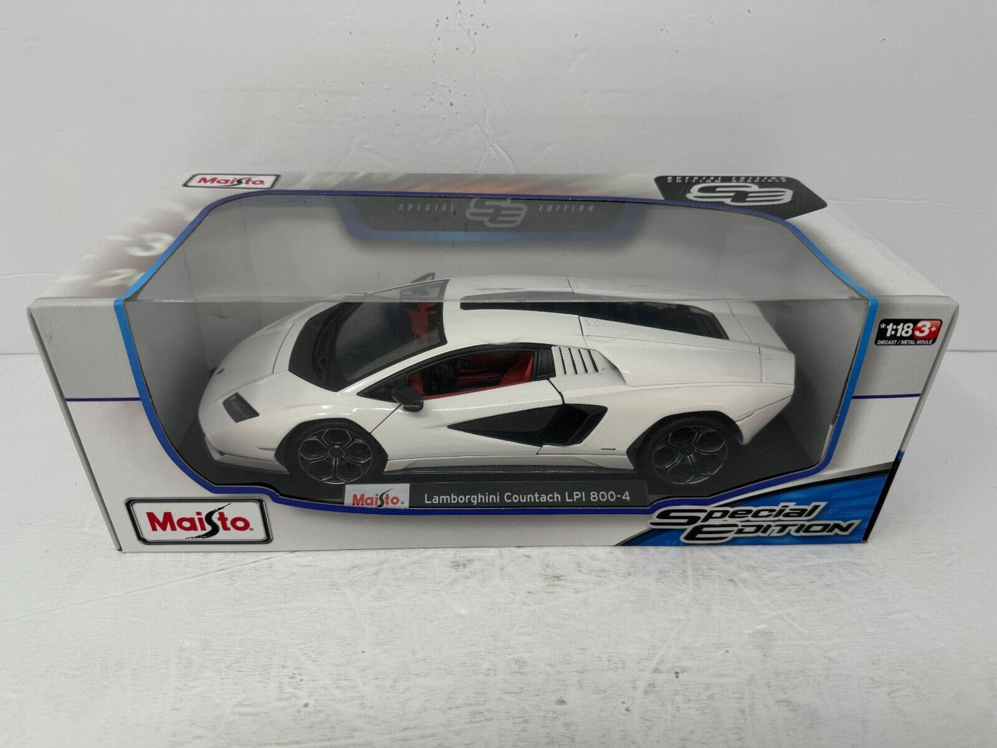 Maisto Lamborghini Countach LPI 800-4 Special Edition 1:18 Diecast White Color