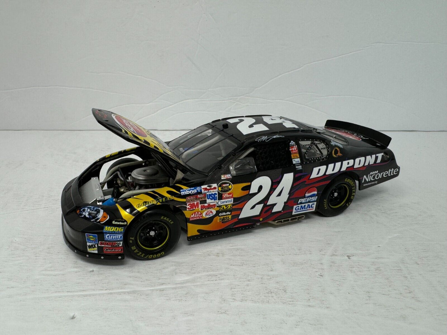 Action Nascar #24 Jeff Gordon DuPont Foose 2006 Monte Carlo 1:24 Diecast