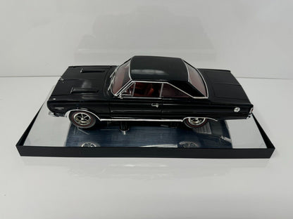 Highway 61 Collectibles 1967 Plymouth GTX 1:18 Diecast