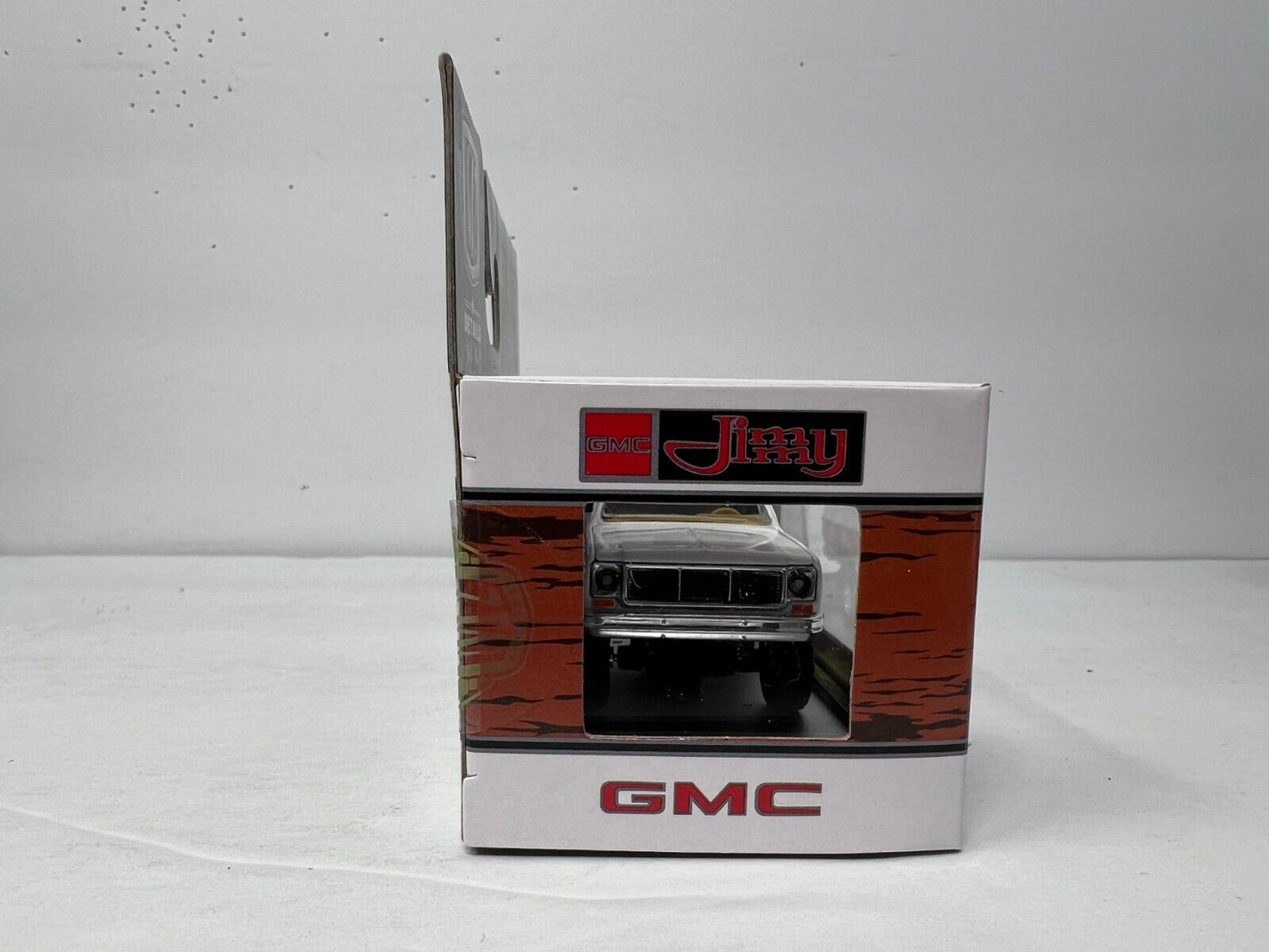 M2 Machines 1973 GMC Jimmy Sierra 4x4 1:64 Diecast