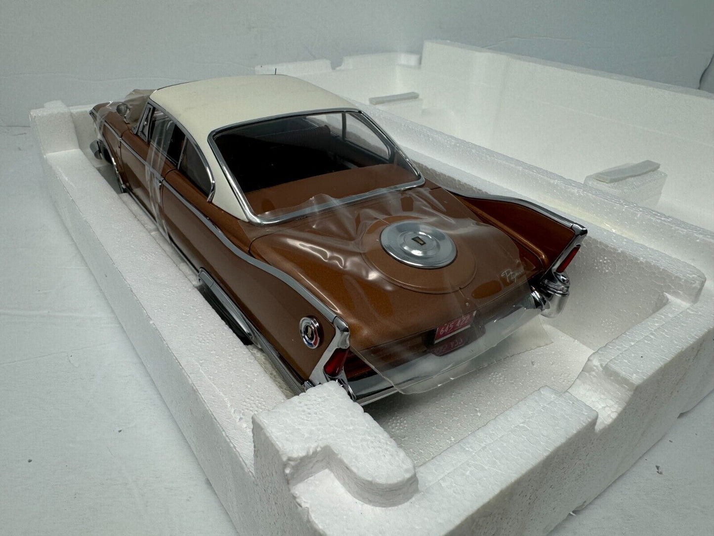 Sun Star 1960 Plymouth Fury Hard Top Platinum Collection 1:18 Diecast