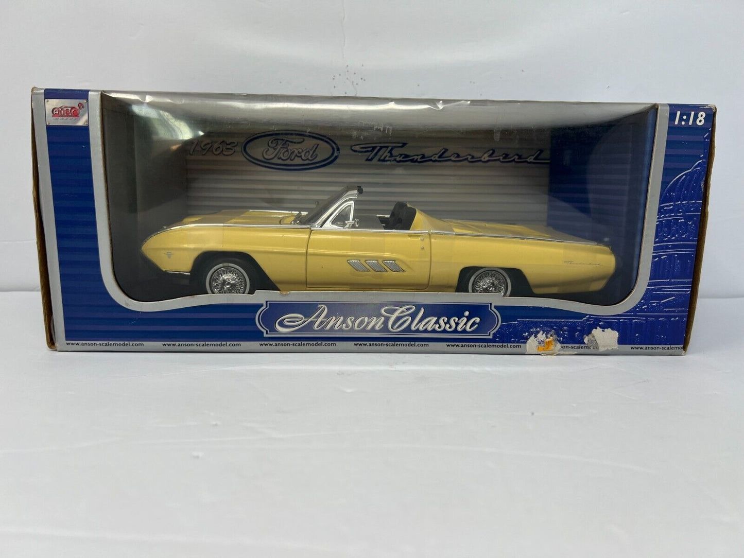 Anson Classic 1963 Ford Thunderbird 1:18 Diecast