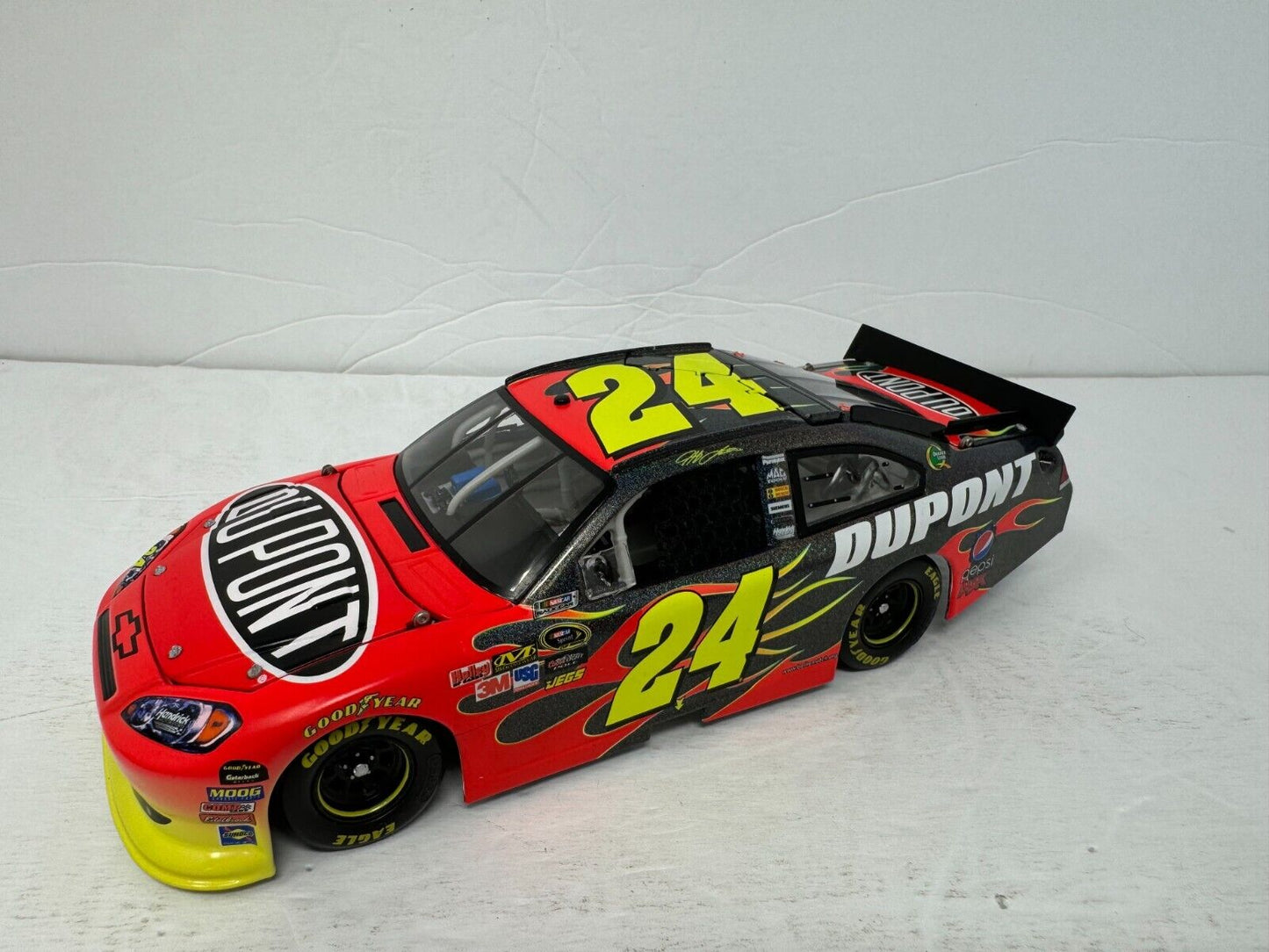 Action Nascar #24 Jeff Gordon DuPont 2011 Impala Flashcoat Color 1:24 Diecast