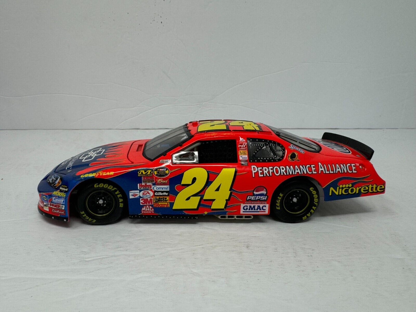 Action Nascar #24 Jeff Gordon DuPont Performance Alliance Chevy 1:24 Diecast