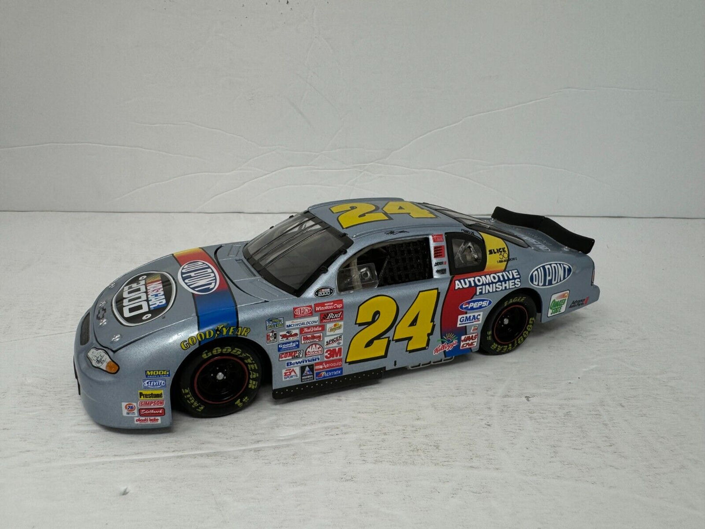 Action Nascar #24 Jeff Gordon DuPont NASCAR 2000 Chevy Monte Carlo 124 Diecast