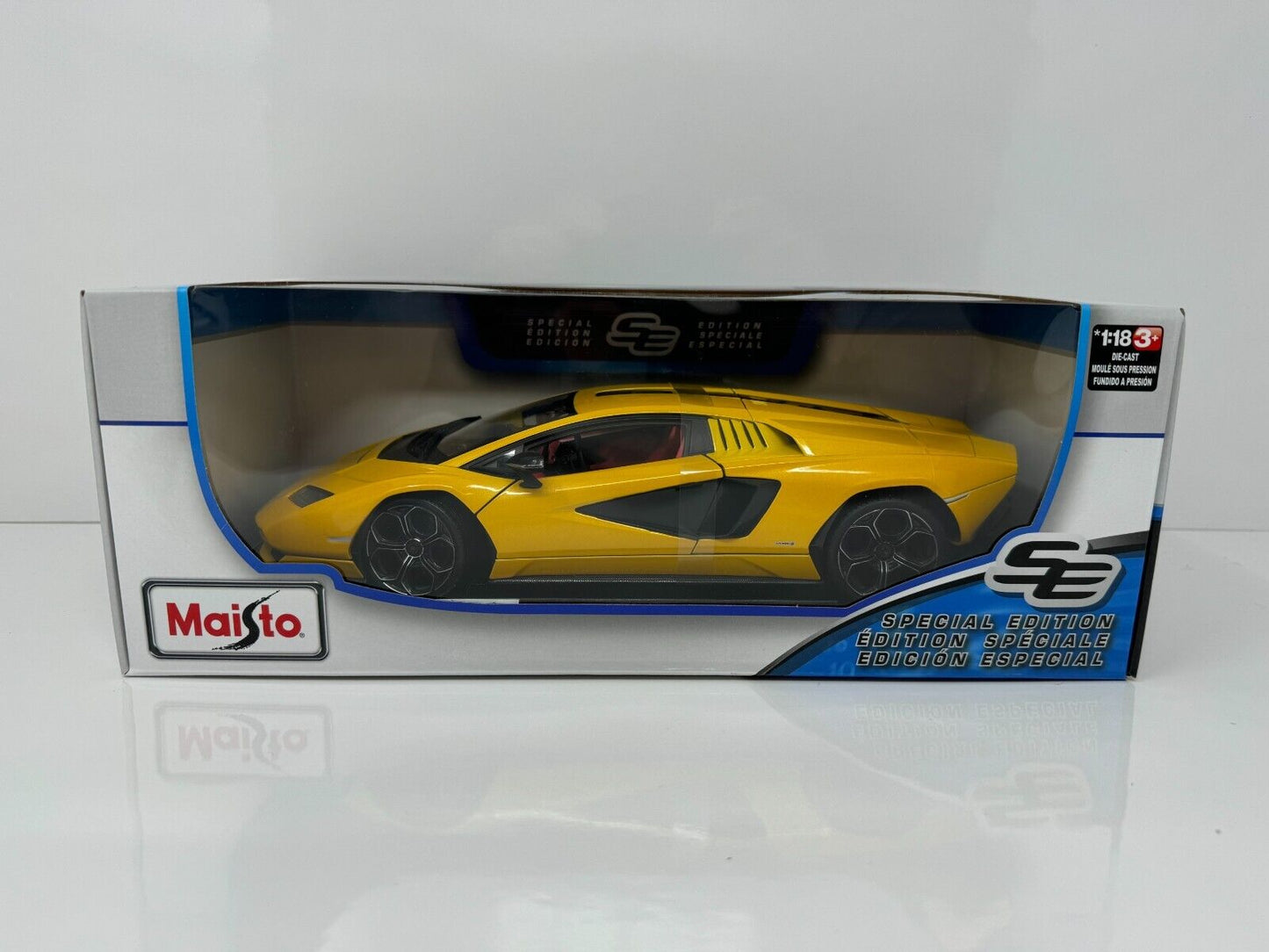 Maisto Lamborghini Countach LPI 800-4 Special Edition 1:18 Diecast Yellow Color