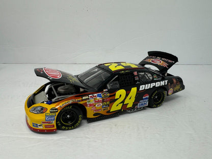 Action Nascar #24 Jeff Gordon DuPont The Wizard of Oz 2004 Chevy 1:24 Diecast