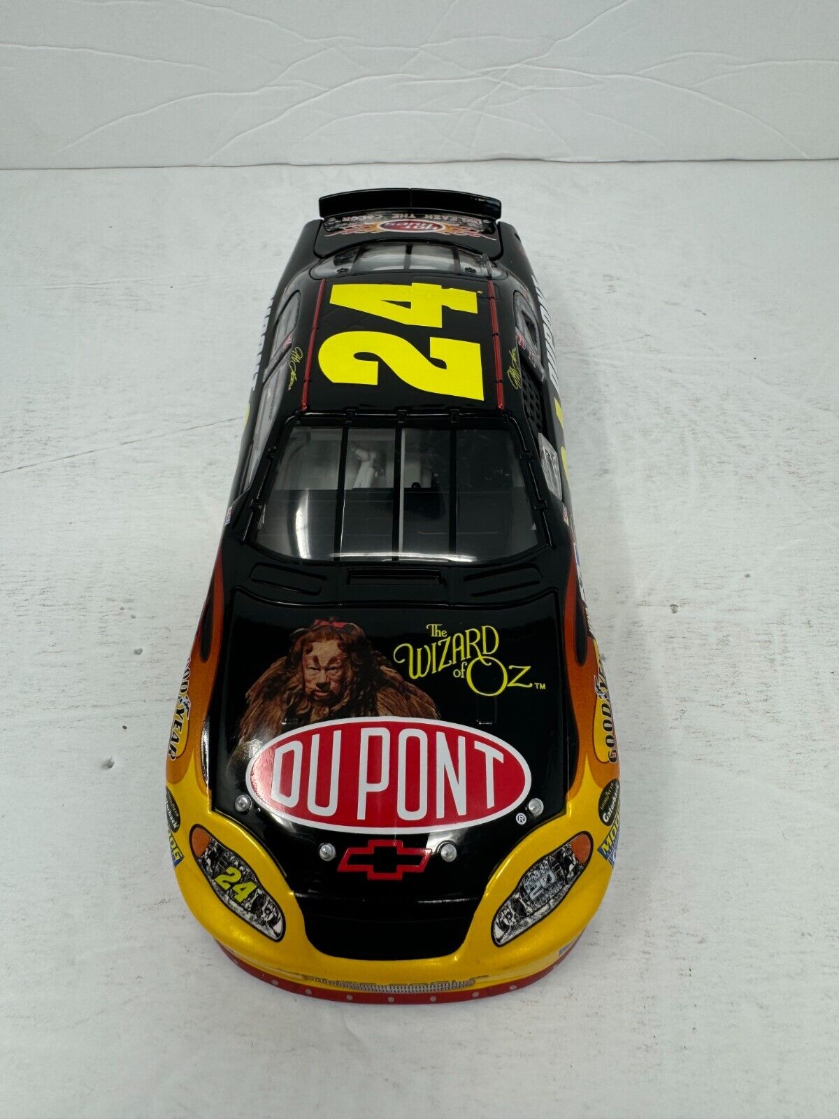 Action Nascar #24 Jeff Gordon DuPont The Wizard of Oz 2004 Chevy 1:24 Diecast