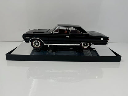 Highway 61 Collectibles 1967 Plymouth GTX 1:18 Diecast