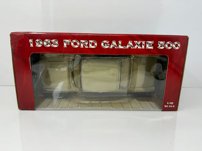 Sun Star 1963 Ford Galaxie 500 Hard Top 1:18 Diecast