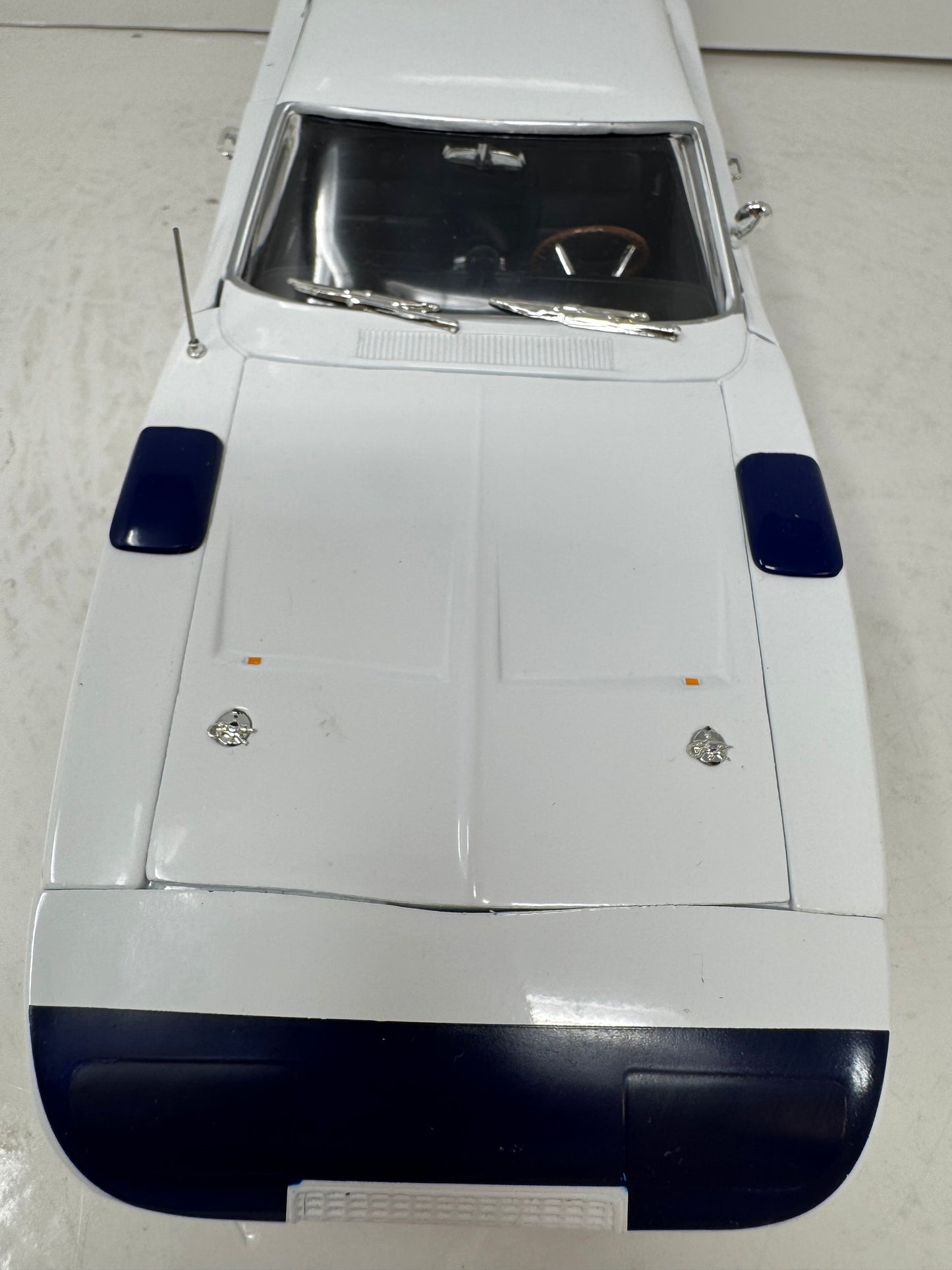 Autoworld American Muscle 1969 Dodge Charger Daytona LA & Orange County Dodge Dealer 1:18 Diecast