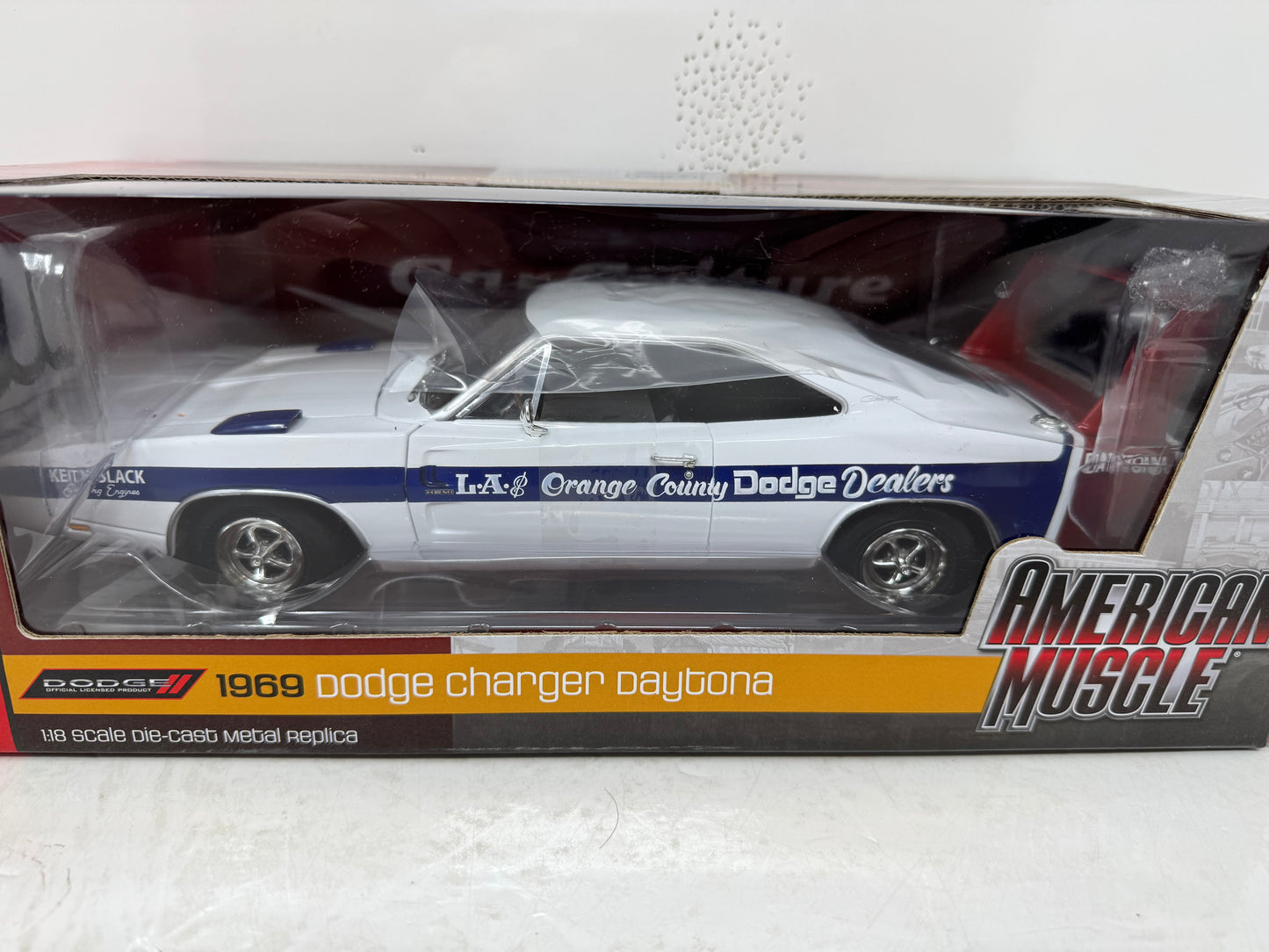 Autoworld American Muscle 1969 Dodge Charger Daytona LA & Orange County Dodge Dealer 1:18 Diecast