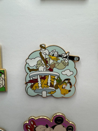 Disney Donald and Pluto Pirates Starter Trading Pin DC1S7