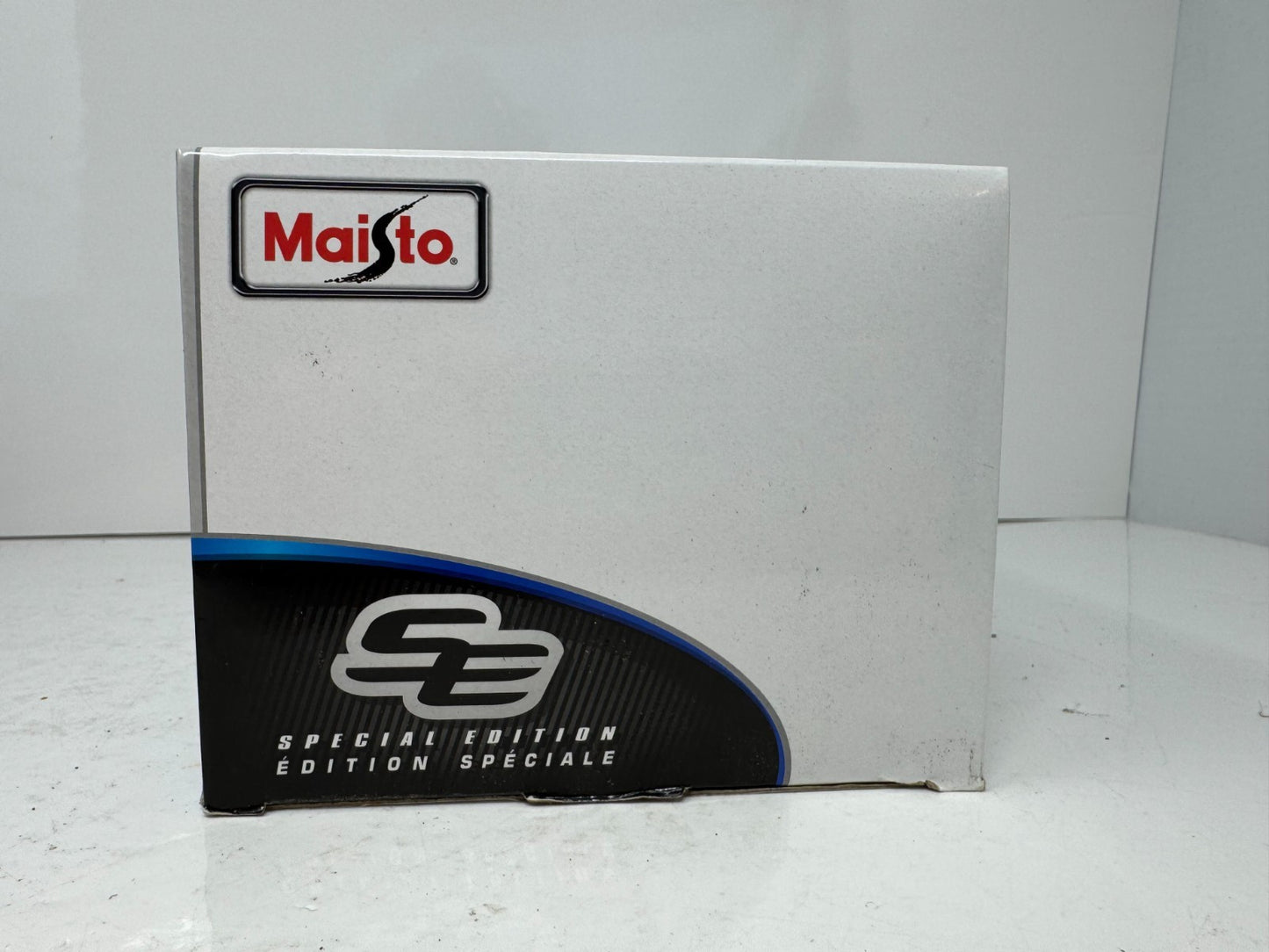 Maisto Jeep Rescue Concept Blue Special Edition 1:18 Diecast