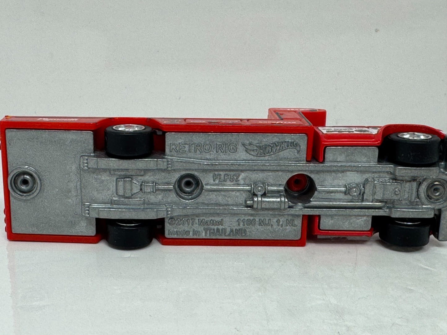 Hot Wheels Premium Team Transport Plymouth Duster & Retro Rig 1:64 Diecast