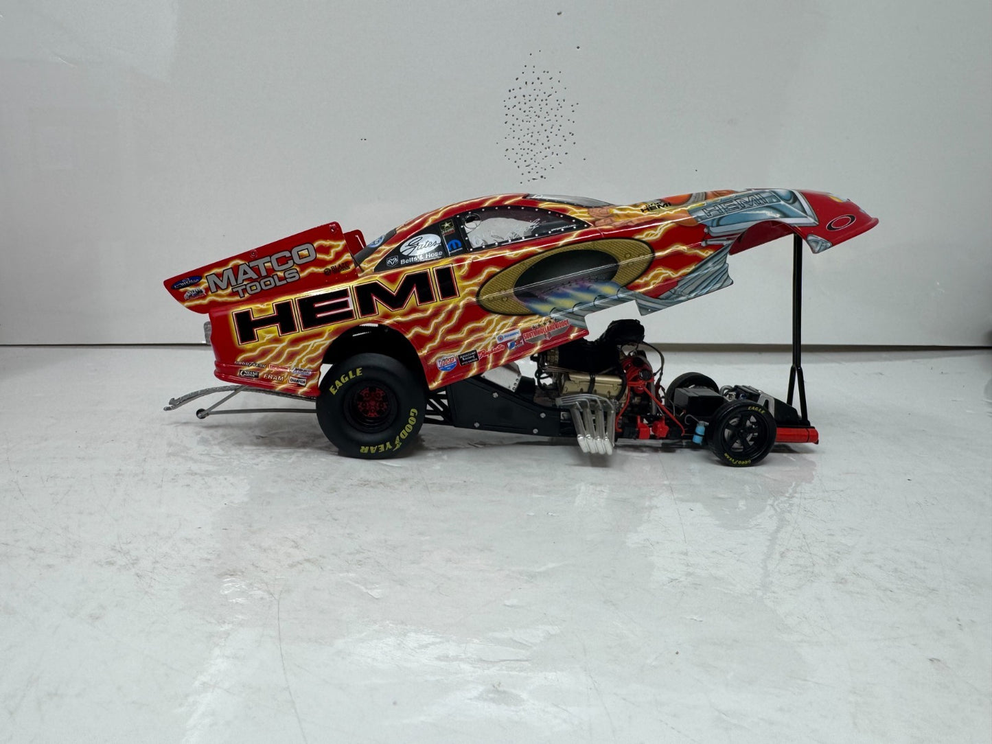 Action Gary Scelzi Oakley NHRA 2004 Stratus Dodge Funny Car Mopar 1:24 Diecast