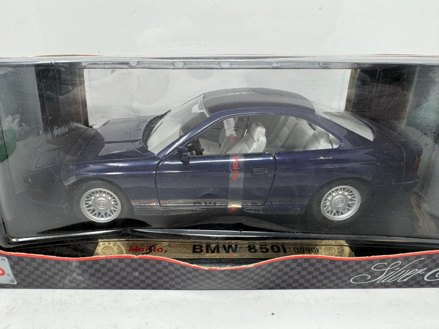 Maisto 1990 BMW 850i Silver Series 1:18 Diecast