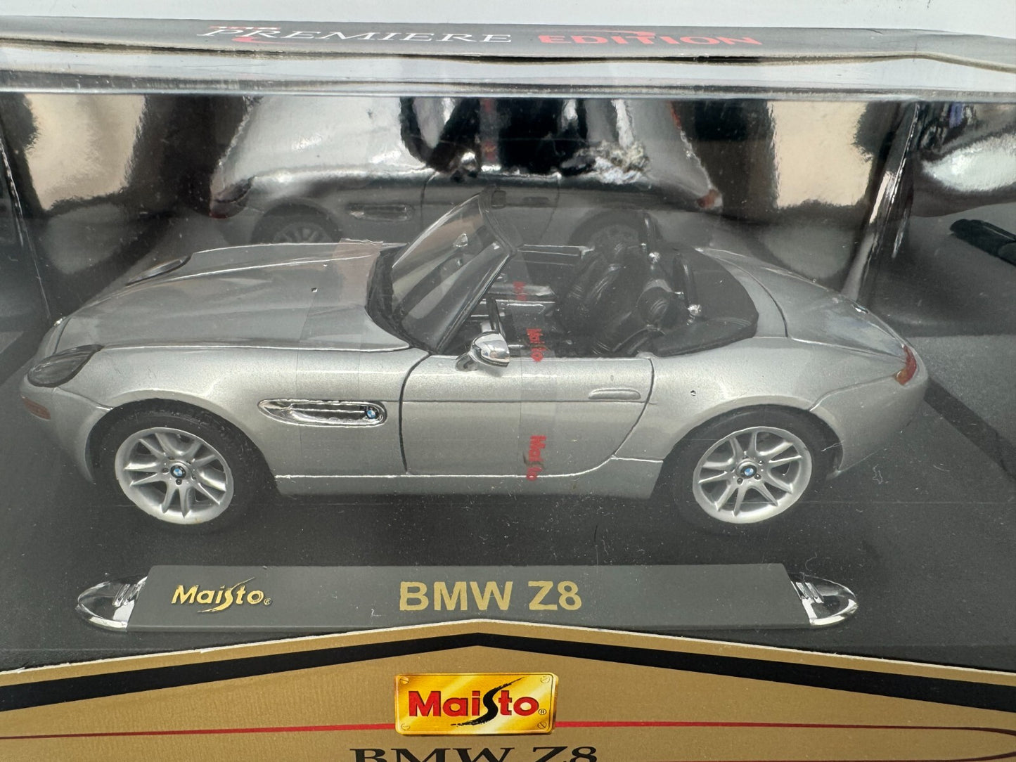 Maisto BMW Z8 Premiere Edition 1:18 Diecast