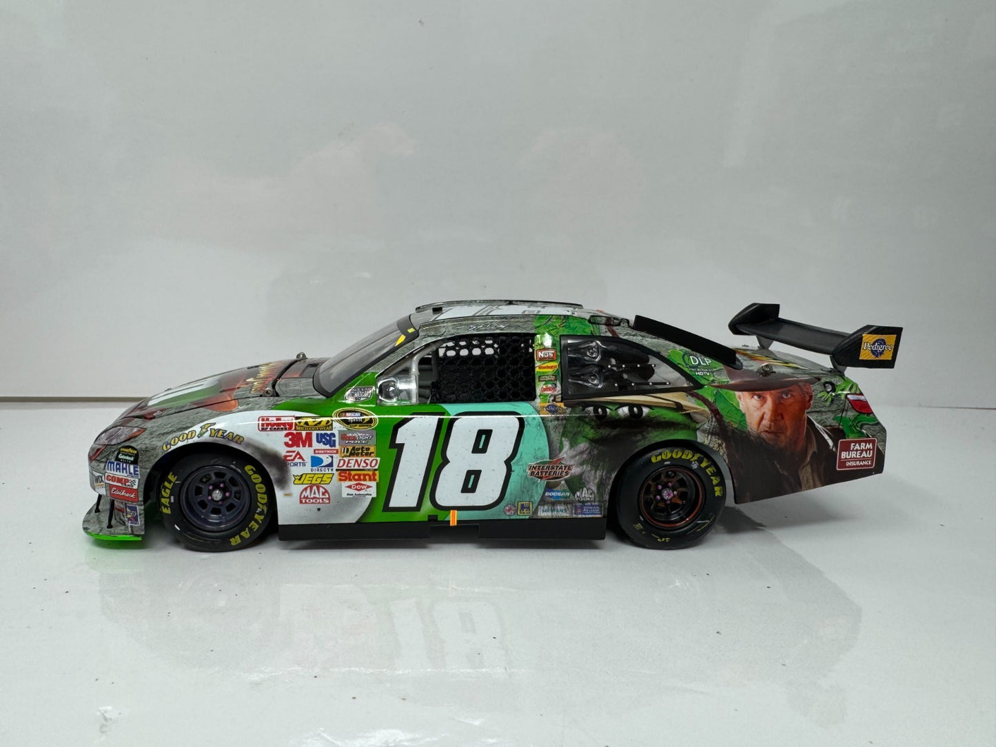 Action NASCAR #18 Kyle Busch M&M's Indiana Jones Darlington Win 1:24 Diecast