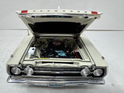 Highway 61 1967 Plymouth GTX 1:18 Diecast