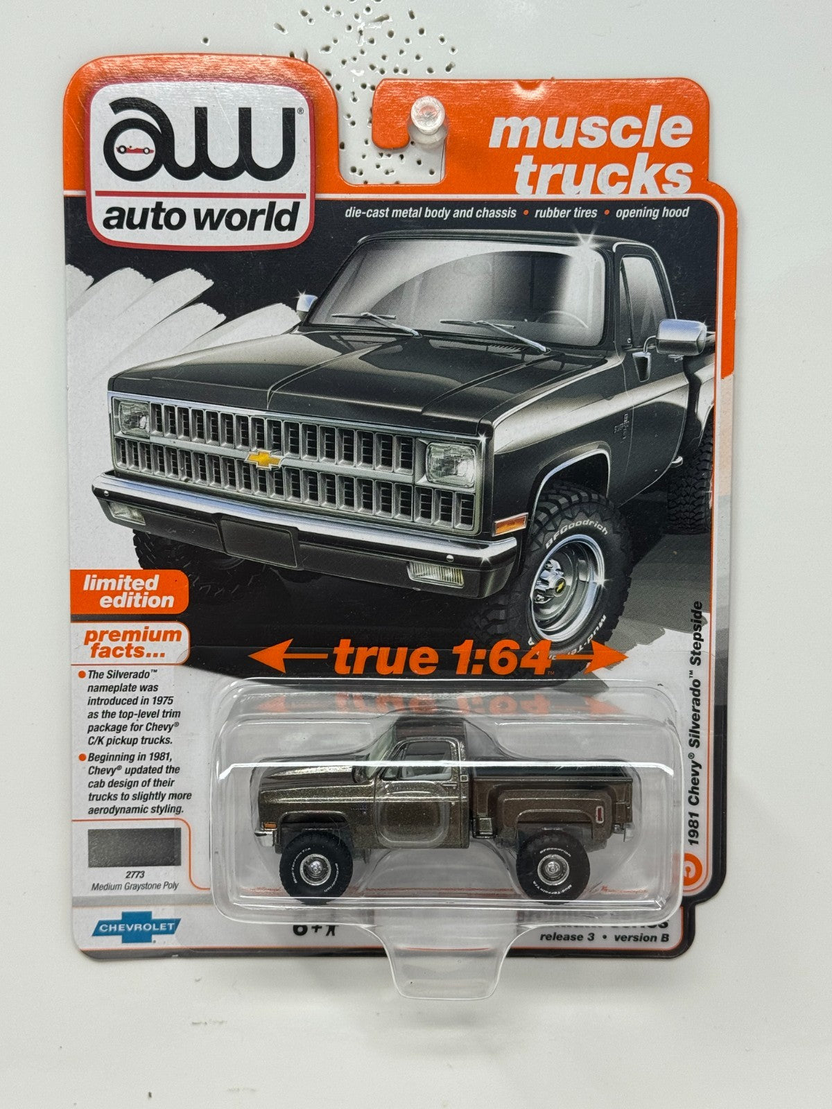 Auto World Muscle Trucks 1981 Chevy Silverado Stepside 1:64 Diecast