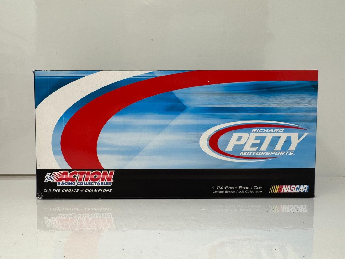 Action NASCAR #9 Kasey Kahne Bud Olympic Gatorade Duel Win 2010 1:24 Diecast