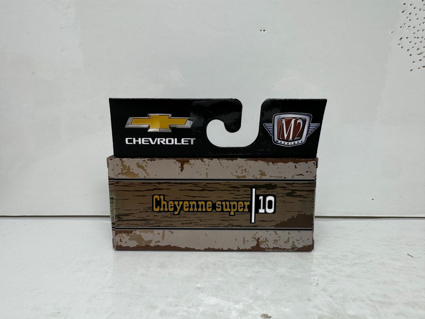 M2 Machines Chevrolet 1973 Chevrolet Cheyenne Super 10 1:64 Diecast Brown