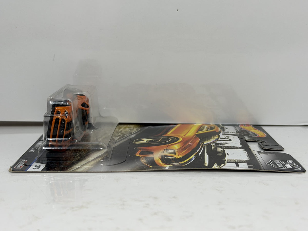 Hot Wheels Premium Cruise Boulevard 2014 Custom Mustang 1:64 Diecast
