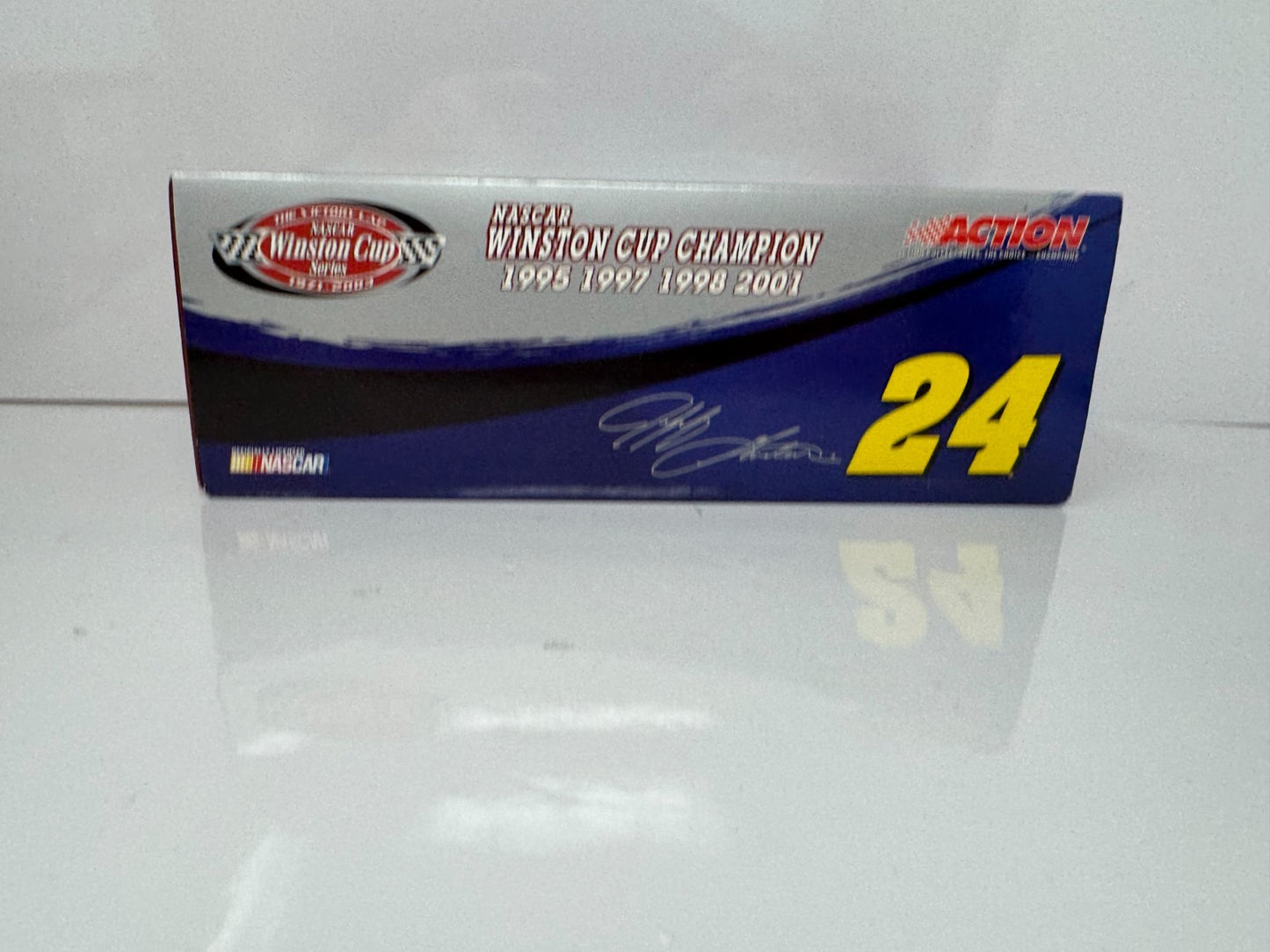 Action NASCAR Jeff Gordon #24 DuPont The Victory Lap 2003 Chevy 1:24 Diecast