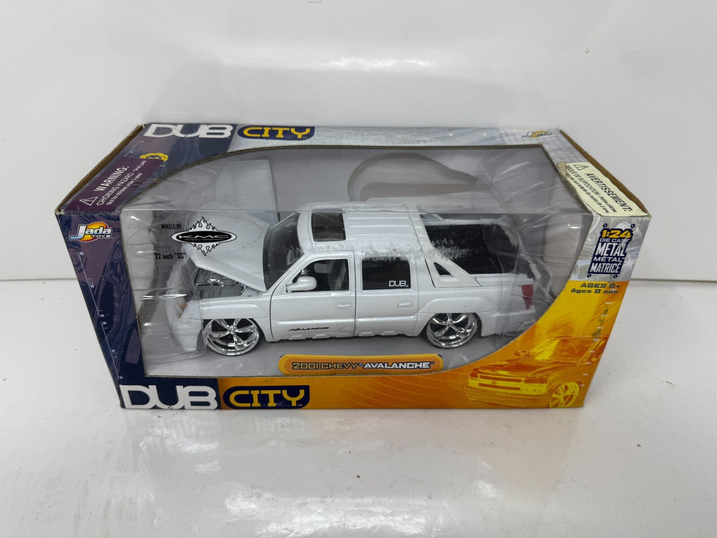 Jada Dub City 2001 Chevy Avalanche 1:24 Diecast KMC Wheels 22 Inch SS Rims