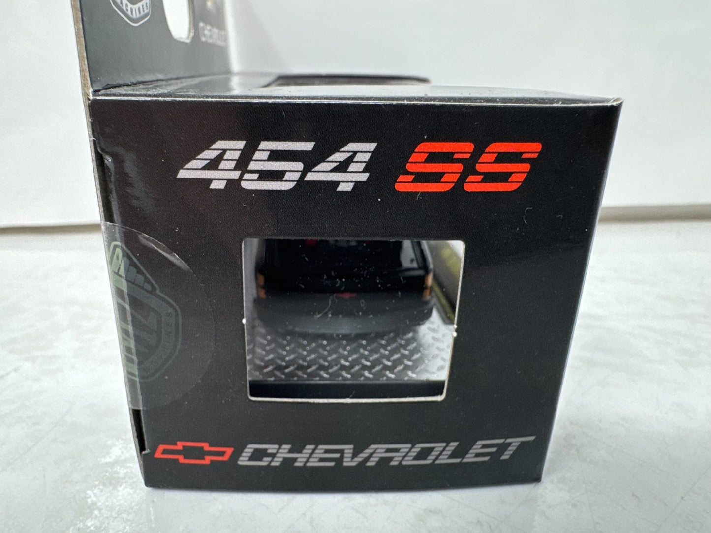 M2 Machines 1992 Chevrolet C1500 SS 454 Pickup 1:64 Diecast