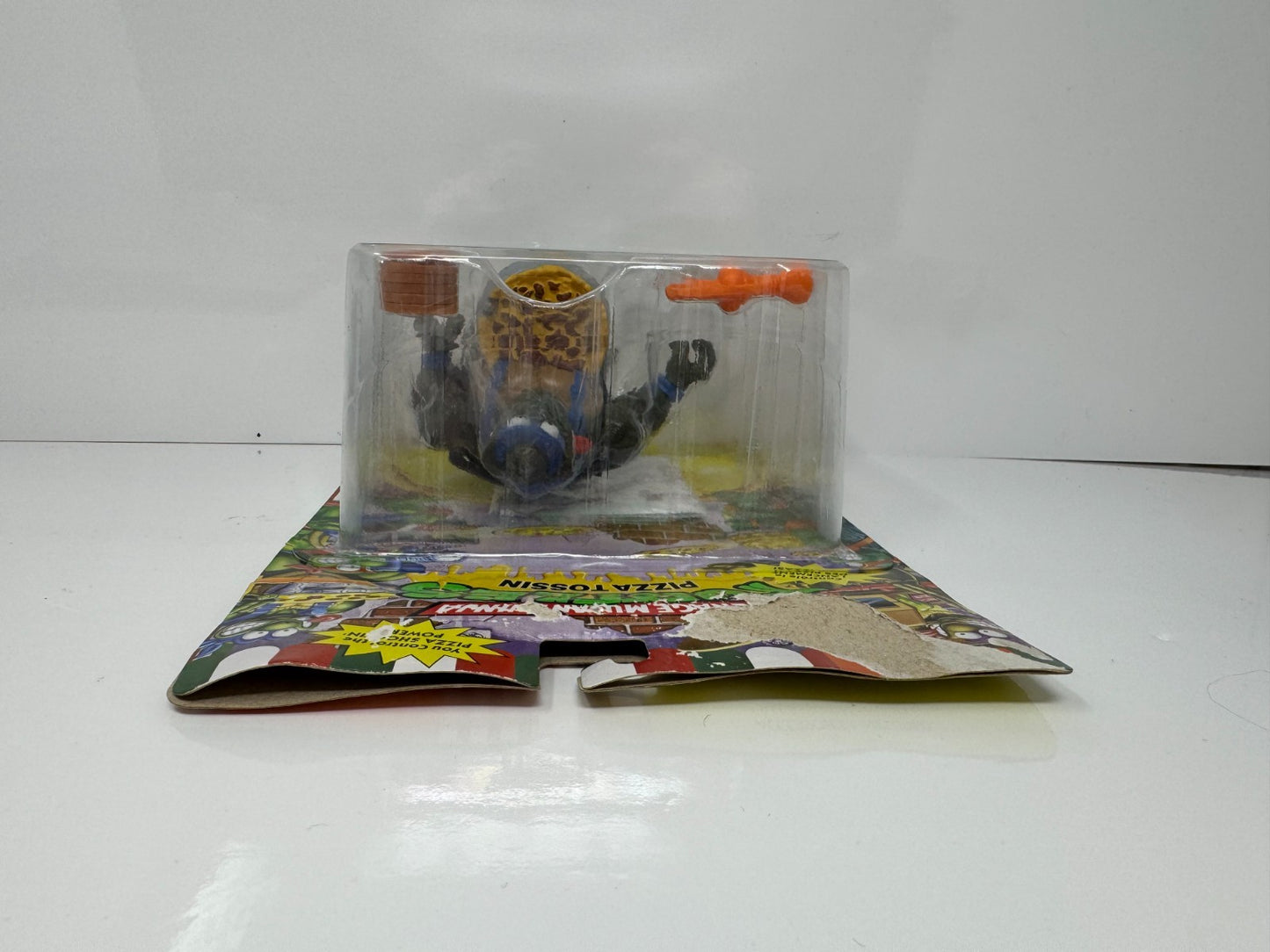 Playmates Teenage Mutant Ninja Turtles Pizza Tossin' Leonardo Action Figure