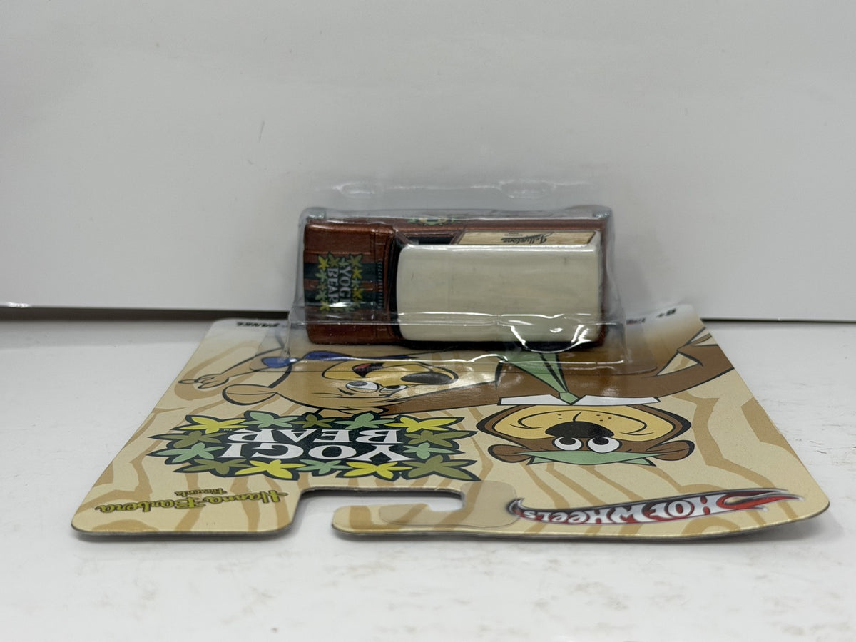 Hot Wheels Yogi Bear 1964 GMC Panel 1:64 Real Riders