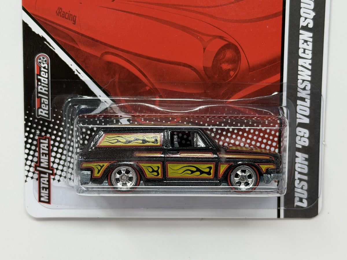 Hot Wheels Garage Custom 1969 Volkswagen Squareback 1:64 Diecast