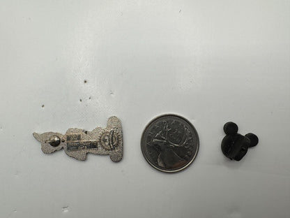 DLR Disney Peter Pan Chess Hidden Mickey Trading Pin DC1S15