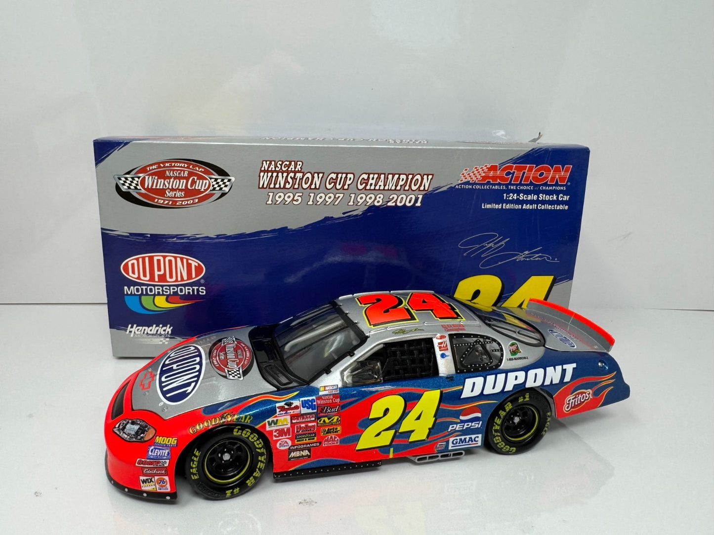 Action NASCAR Jeff Gordon #24 DuPont The Victory Lap 2003 Chevy 1:24 Diecast