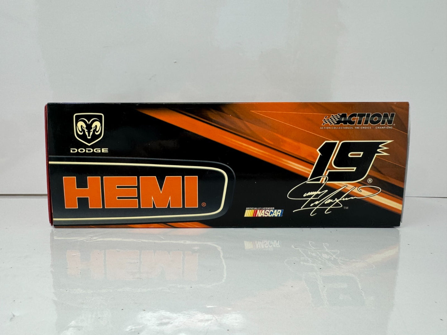 Action NASCAR Jeremy Mayfield #19 Dodge Dealers 2004 Dodge Intrepid 1:24 Diecast