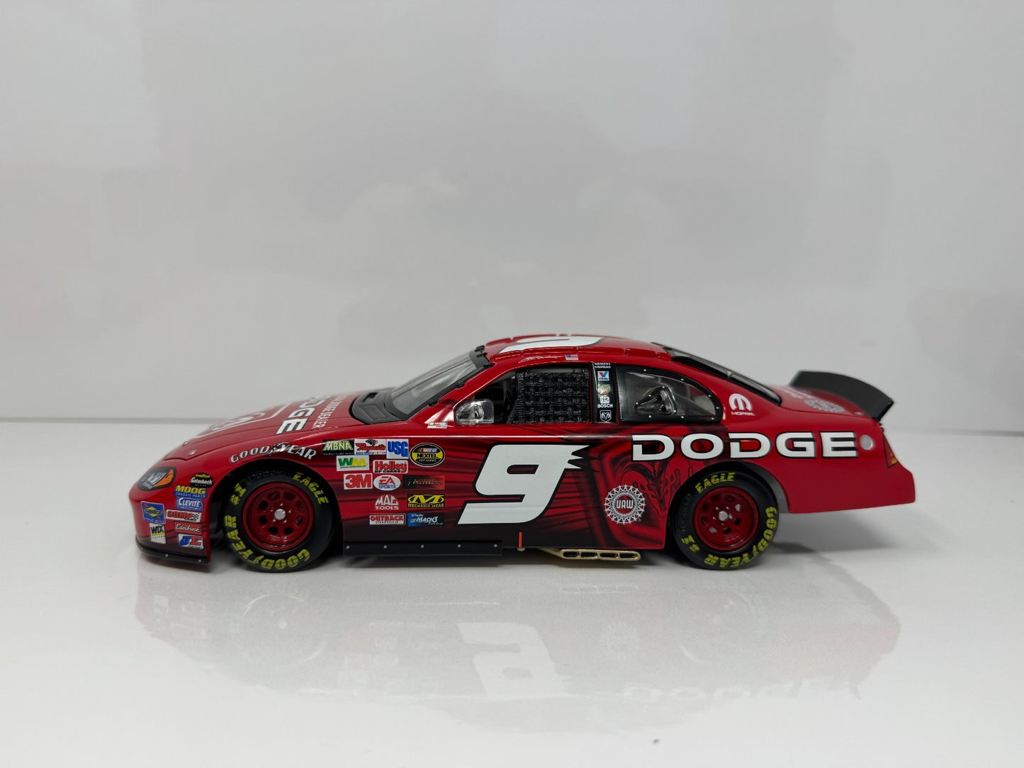 Action NASCAR Kasey Kahne #9 Dodge Dealers 2004 Intrepid 1:24 Diecast