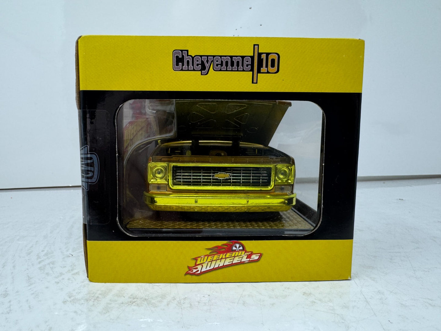 M2 Machines 1973 Chevrolet Cheyenne 10 Truck Weekend of Wheels 1:24 Diecast