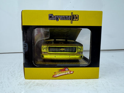M2 Machines 1973 Chevrolet Cheyenne 10 Truck Weekend of Wheels 1:24 Diecast