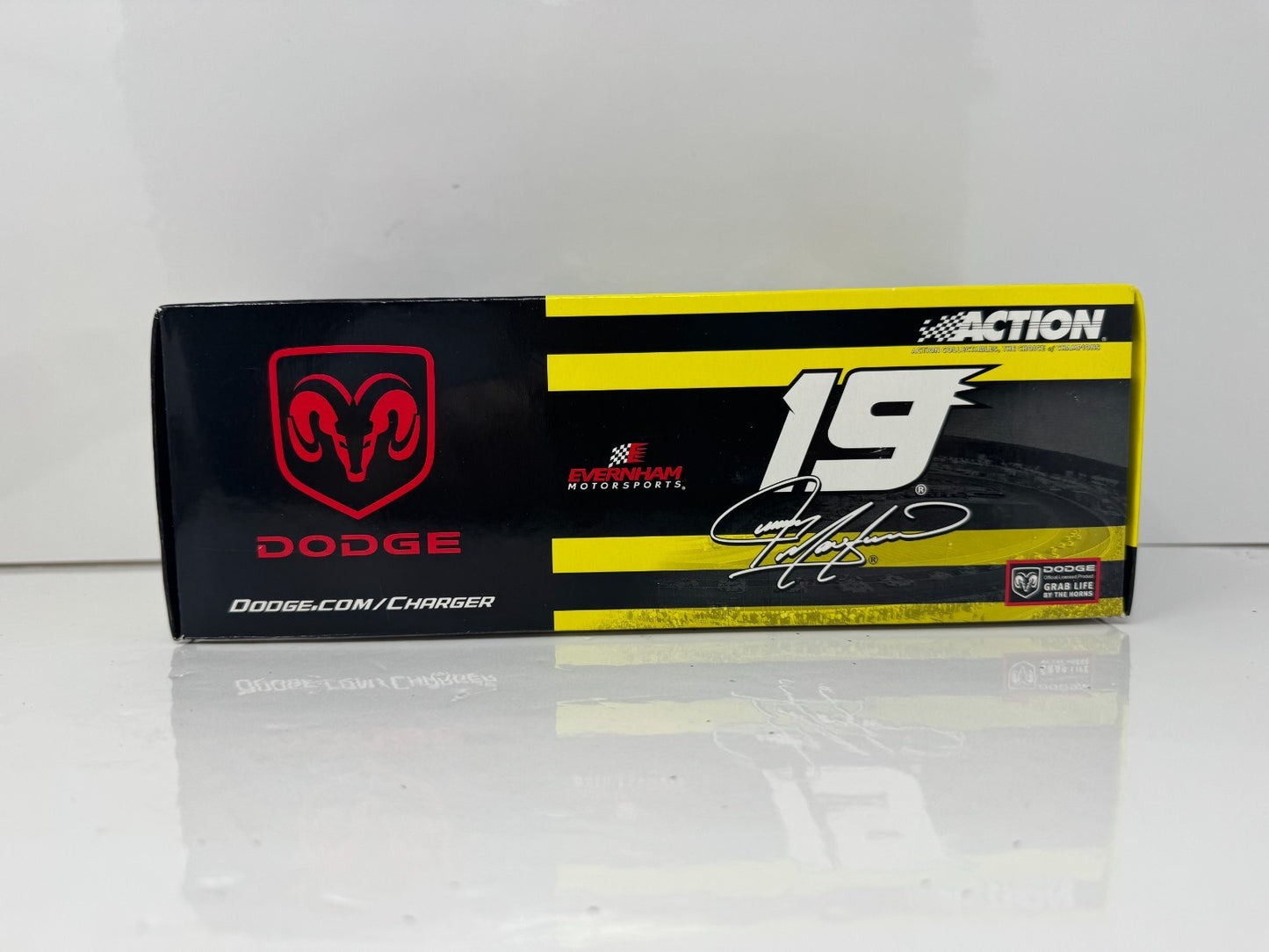 Action NASCAR Jeremy Mayfield #19 Bud Shootout 2005 Dodge Charger 1:24 Diecast